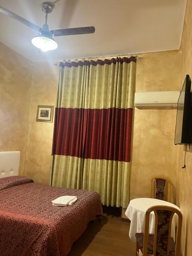 Roma Guest House Bagian luar foto