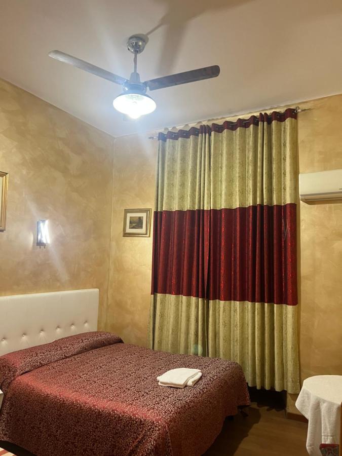 Roma Guest House Bagian luar foto