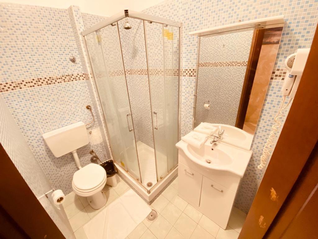 Roma Guest House Bagian luar foto